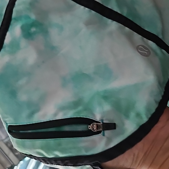 Lululemon shorts size 4 - Picture 2 of 5